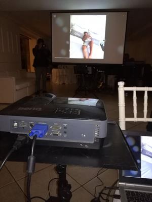 Noleggio videoproettore con telo 2mt x 2mt