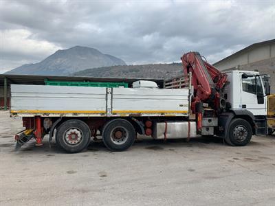 Noleggio camion con gru