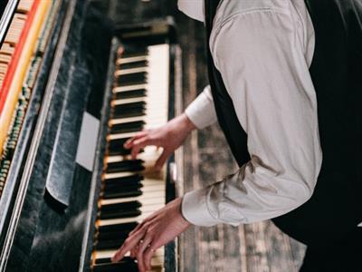 Pianista professionista Carpi