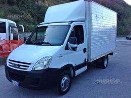 Traslochi noleggio furgoni con autista deposito mobili