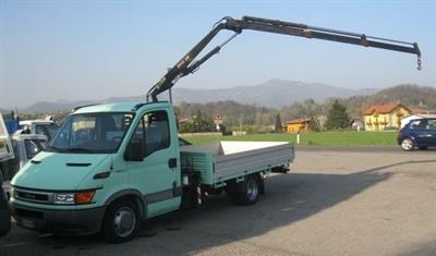 Trasporti camion con gru